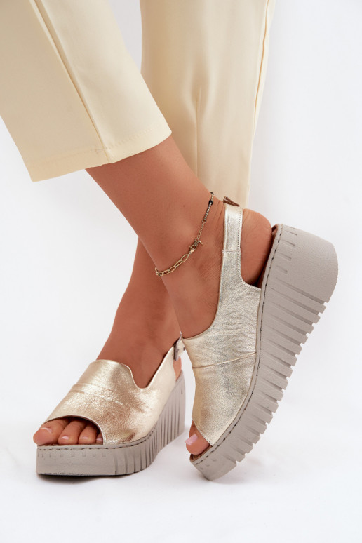 Sandales pour femmesActivéturalnej Skóry avec une plateforme Artiker 58C3368 couleur dorée