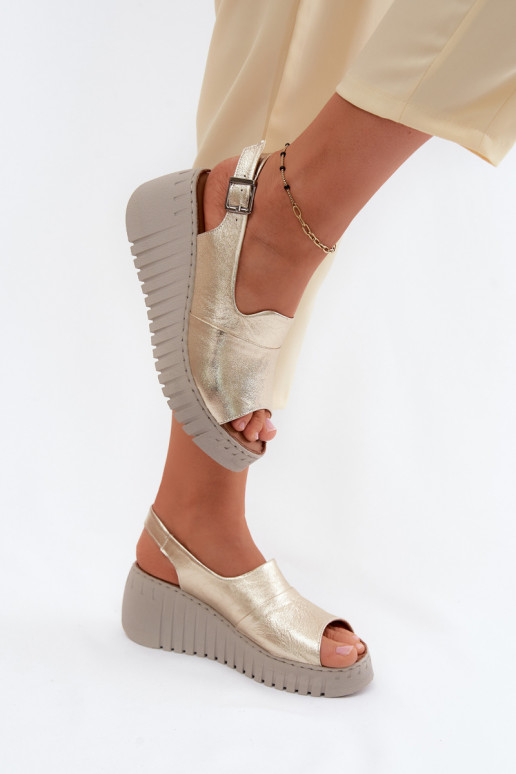 Sandales pour femmesActivéturalnej Skóry avec une plateforme Artiker 58C3368 couleur dorée