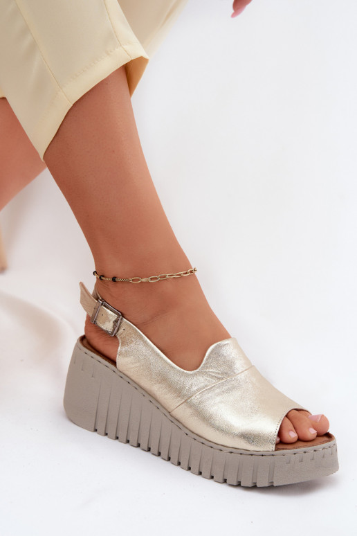 Sandales pour femmesActivéturalnej Skóry avec une plateforme Artiker 58C3368 couleur dorée