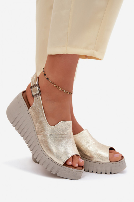 Sandales pour femmesActivéturalnej Skóry avec une plateforme Artiker 58C3368 couleur dorée