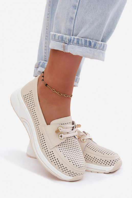 Chaussures à enfiler avec éléments découpés en cuir naturel Artiker 58C0478 couleur sable