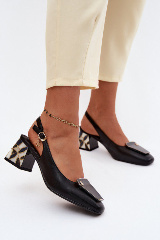 Chaussures en cuir à talons et ornements Artiker 58C0674 couleur noire