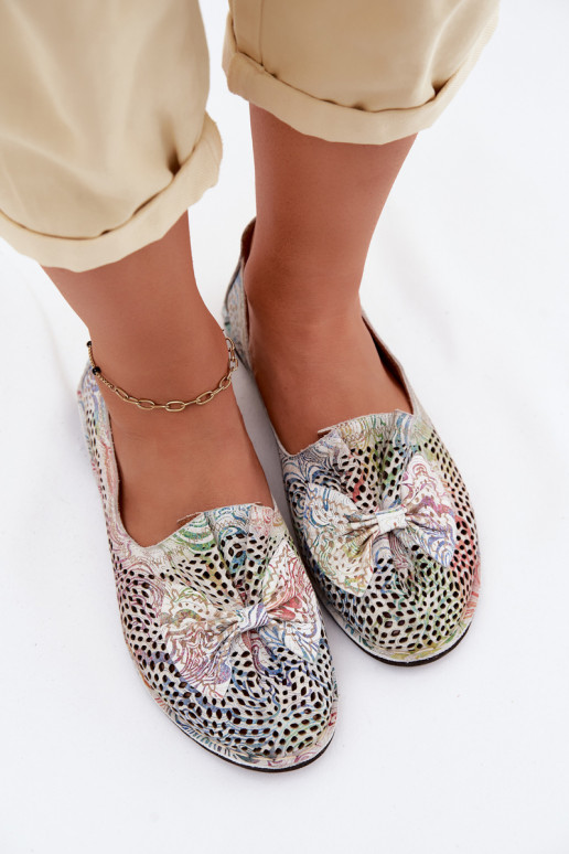 Ballerines en cuir avec éléments découpés et rubans Artiker 58C3481 dans différentes couleurs