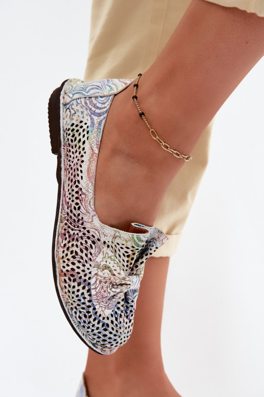 Ballerines en cuir avec éléments découpés et rubans Artiker 58C3481 dans différentes couleurs