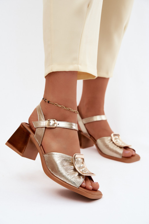 Sandales pour femmes Féminin avec des talons avec boucles Artiker 58C2033 couleur dorée