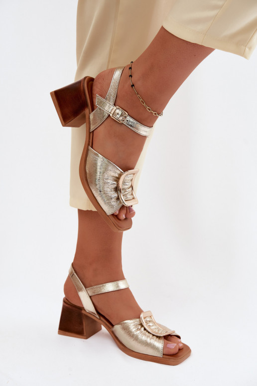 Sandales pour femmes Féminin avec des talons avec boucles Artiker 58C2033 couleur dorée