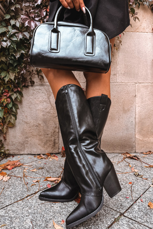 Bottes longues noires en simili cuir style cowboy avec talons Tai turivine