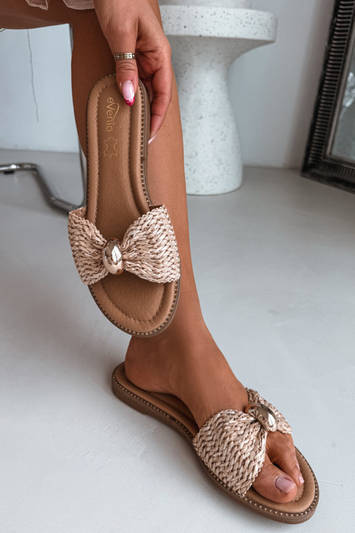 Chaussons couleur sable avec détails dorés Goldie