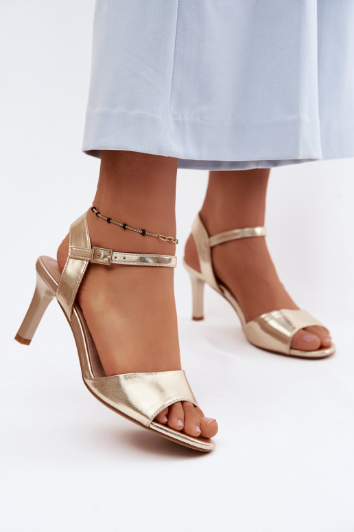 Sandales pour femmes sur un talon fin couleur or par Sergio Leone