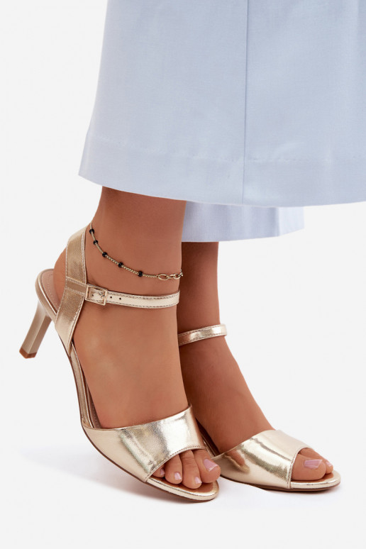 Sandales pour femmes sur un talon fin couleur or par Sergio Leone