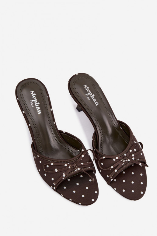 Chaussons pour femmes avec des nœuds et des pois sur un talon fin couleur verte par Shinea