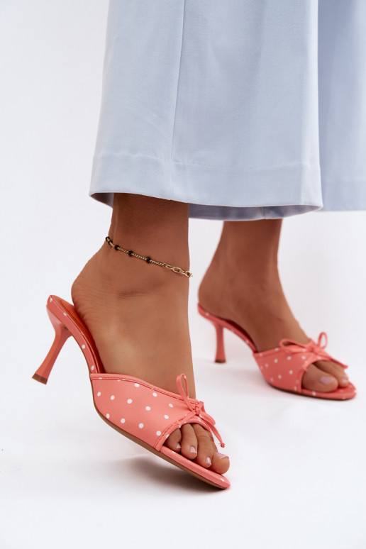 Chaussons pour femmes avec des nœuds et des pois sur un talon fin couleur orange par Shinea