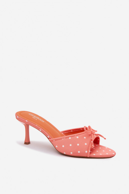 Chaussons pour femmes avec des nœuds et des pois sur un talon fin couleur orange par Shinea