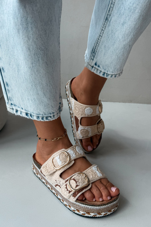 Chaussons crochetés Glimma avec plateforme et boucles couleur sable