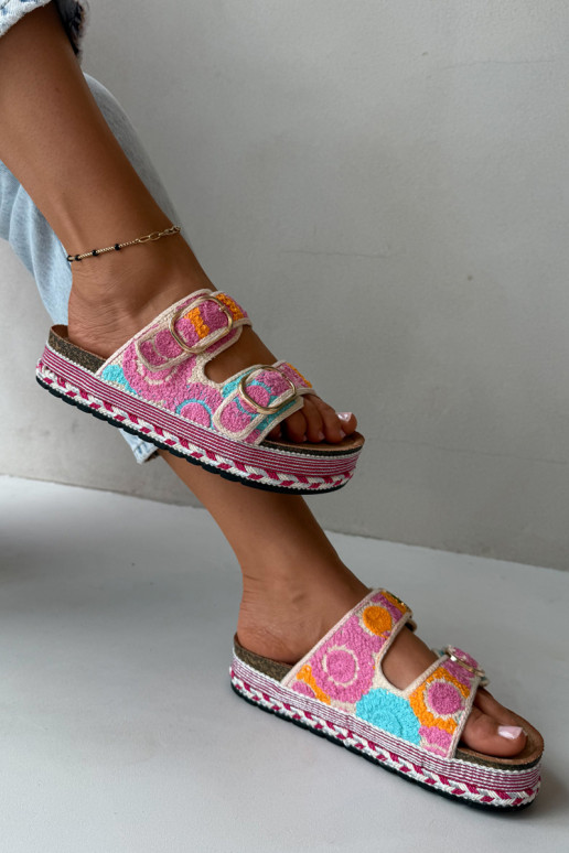 Chaussons crochetés Glimma avec plateforme et boucles couleur rose