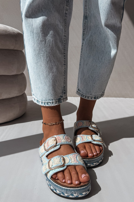 Chaussons crochetés Glimma avec plateforme et boucles couleur bleue
