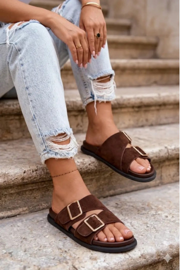 Sandales couleur chocolat en suédine synthétique avec boucles dorées Selissea 2