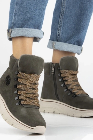 Bottines grises en daim naturel avec lacets décoratifs Grega