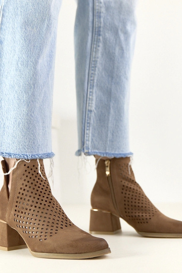 Bottines perforées brunes sur un talon Potocki
