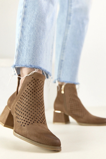 Bottines perforées brunes sur un talon Potocki 2