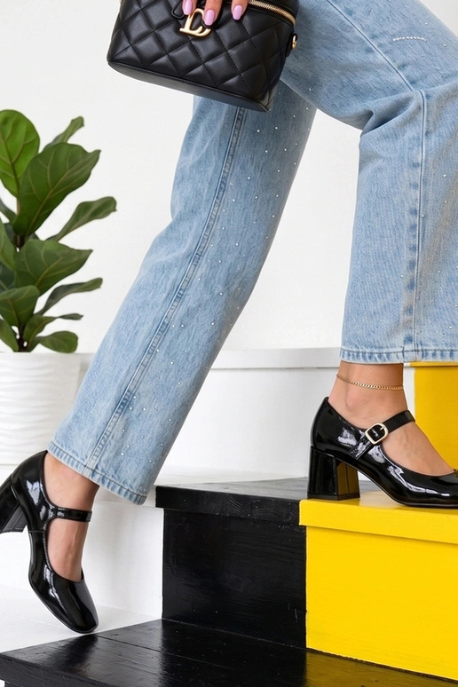 Sandales noires vernies sur un talon Gianna