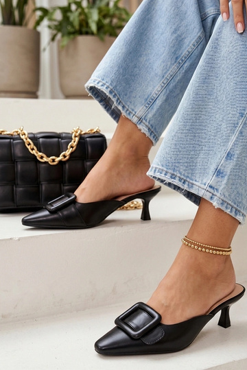 Mules noires à talons avec embellissements Luna
