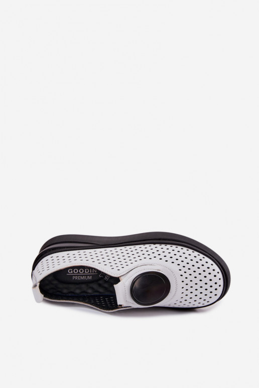 Chaussures blanches pour femmes avec éléments ajourés et plateforme décorative