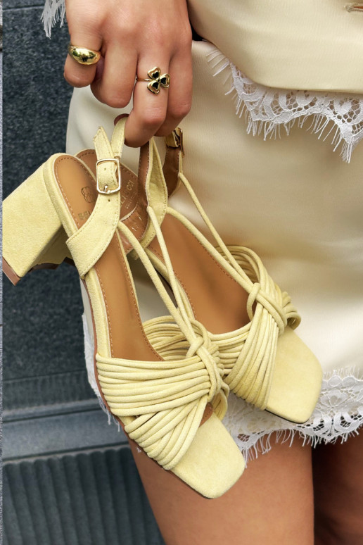 Sandales pour femmes avec brides et talons en jaune Taffina