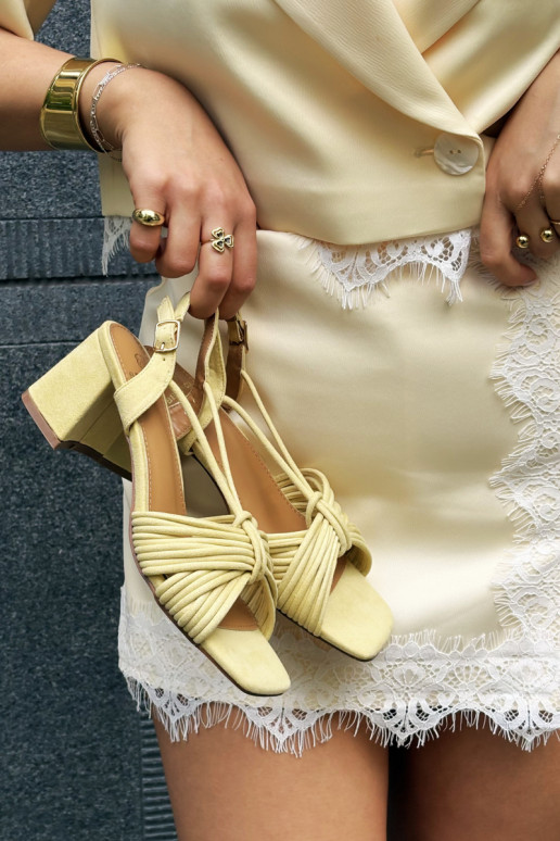 Sandales pour femmes avec brides et talons en jaune Taffina