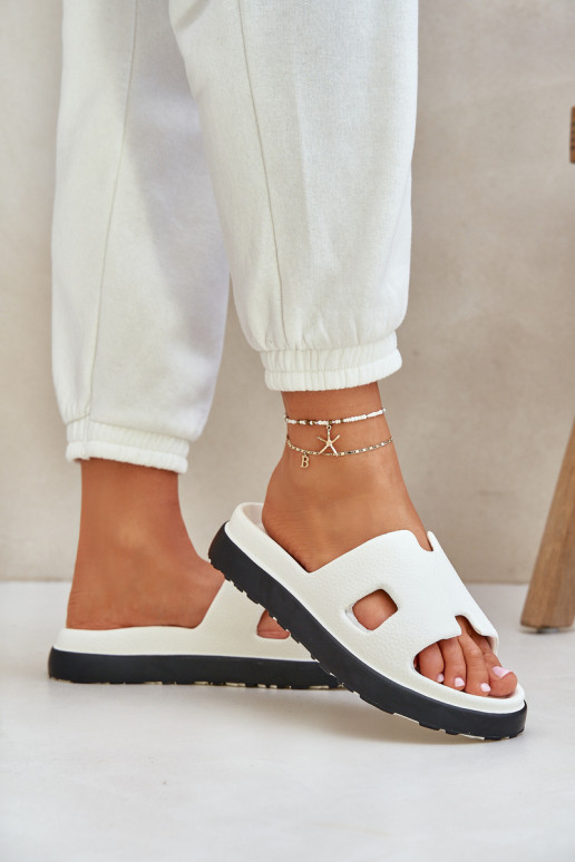 Chaussons blancs légers avec découpes Neladith