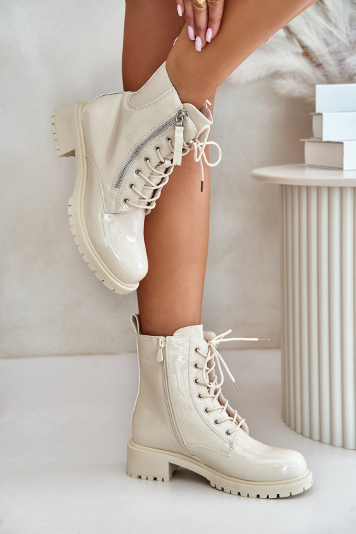 Bottines de travail couleur sable avec effet verni Ravanthia