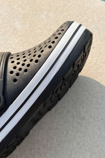 Chaussons légers pour hommes noirs Tai Turiravena 2