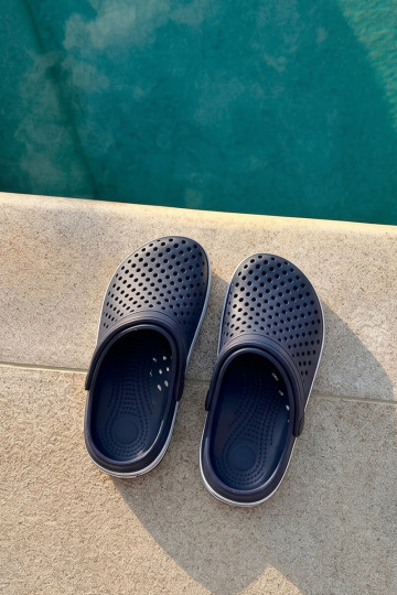 Chaussons légers pour hommes bleu foncé Tai Turiravena
