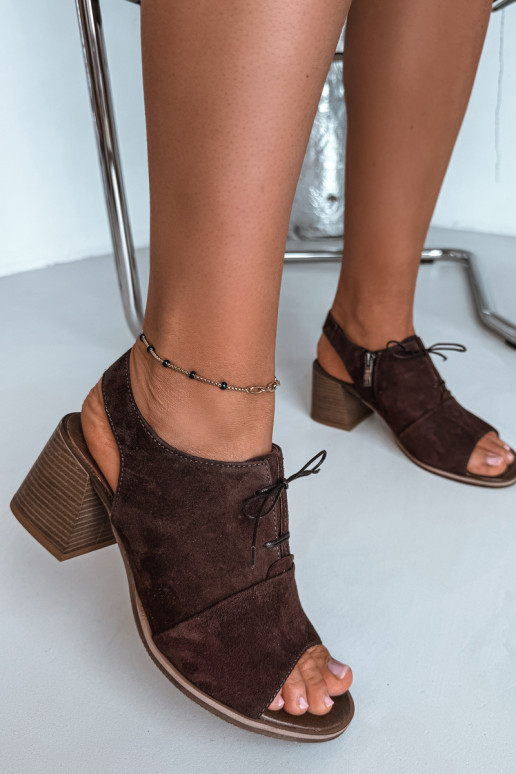 Escarpins en cuir élégants avec des détails stylés Zazoo 40523 couleur chocolat