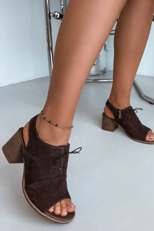 Escarpins en cuir élégants avec des détails stylés Zazoo 40523 couleur chocolat