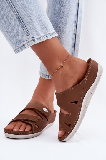 Pantoufles en cuir pour femmes brunes avec fermetures adhésives Inblu OE0001GU 2