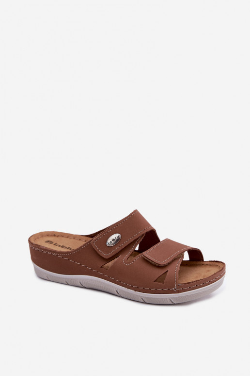 Pantoufles en cuir pour femmes brunes avec fermetures adhésives Inblu OE0001GU