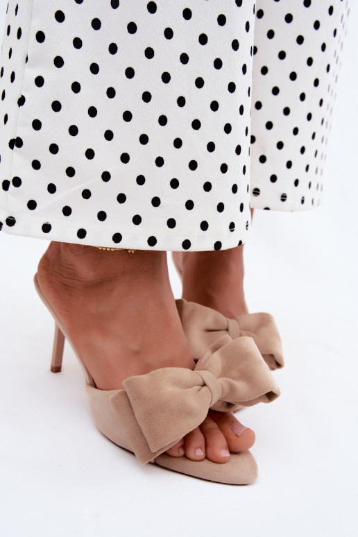 Chaussons pour femmes à talons fins et nœuds en suédine sable Tai turignolia