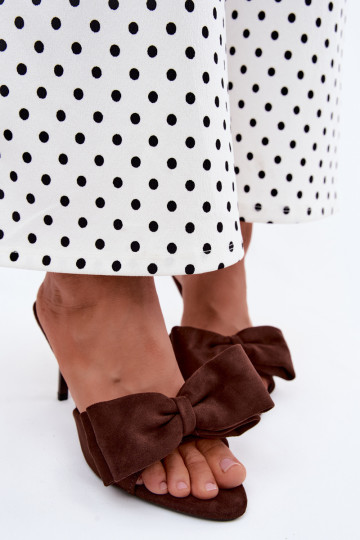 Chaussons pour femmes à talons fins et nœuds en suédine chocolat Tai turignolia