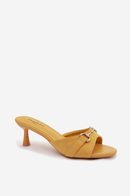Chaussons jaunes pour femmes à talons fins et détails décoratifs Poppia