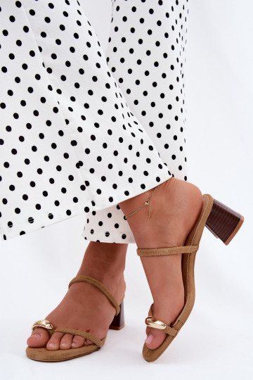 Chaussons pour femmes avec talons et détails dorés en couleur kaki Verbena 2