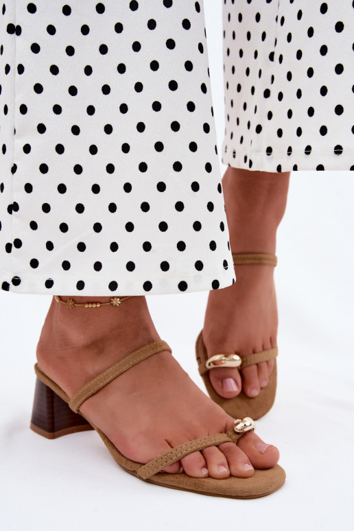 Chaussons pour femmes avec talons et détails dorés en couleur kaki Verbena