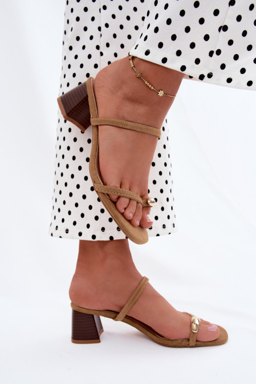 Chaussons pour femmes avec talons et détails dorés en couleur kaki Verbena