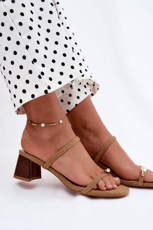 Chaussons pour femmes avec talons et détails dorés en couleur kaki Verbena
