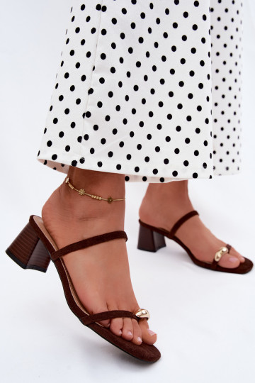 Chaussons pour femmes avec talons et détails dorés en couleur chocolat Verbena 2