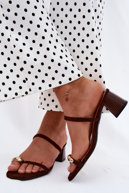 Chaussons pour femmes avec talons et détails dorés en couleur chocolat Verbena