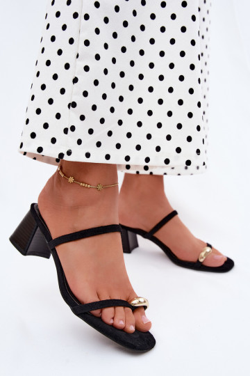 Chaussons pour femmes avec talons et détails dorés en couleur noire Verbena