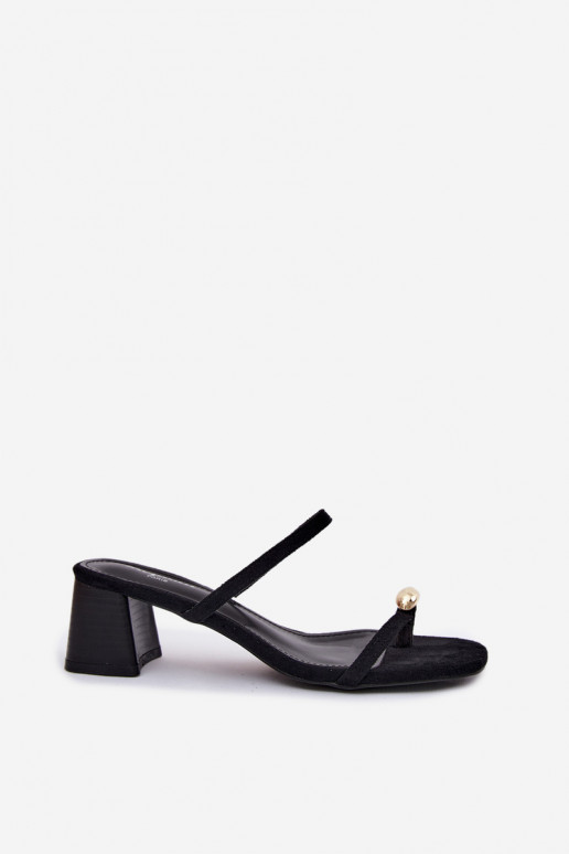 Chaussons pour femmes avec talons et détails dorés en couleur noire Verbena