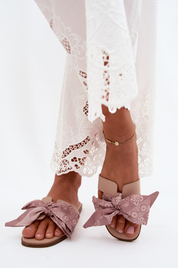 Pantoufles pour femmes avec des talons larges avec des rubans Nude Caprissa 2