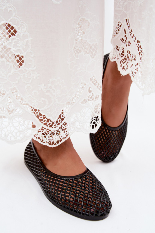 avec des éléments ajourés Caoutchouc Ballerines isocèle couleur noire Bonnita
